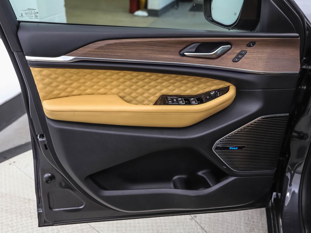 Thumbnail: 2022 Jeep Grand Cherokee - 9