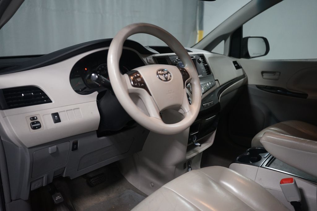 Thumbnail: 2013 Toyota Sienna - 6
