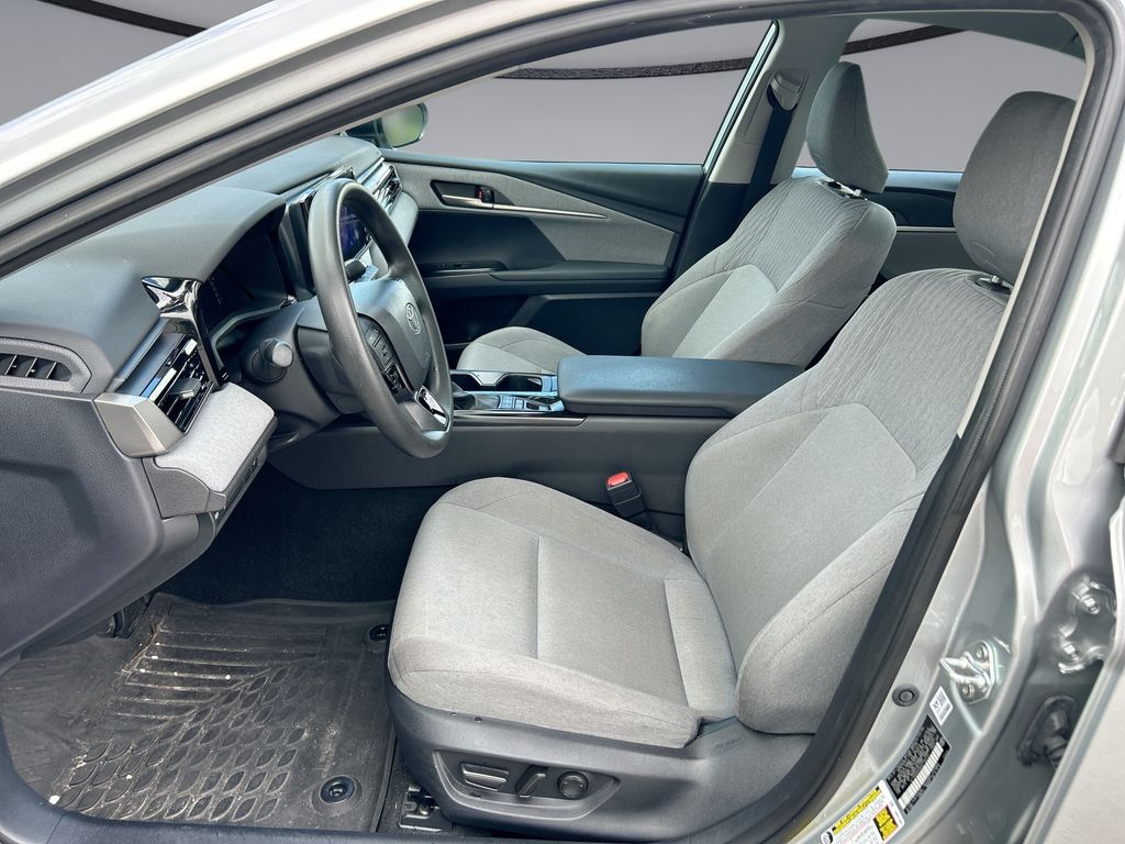 Thumbnail: 2025 Toyota Camry - 11