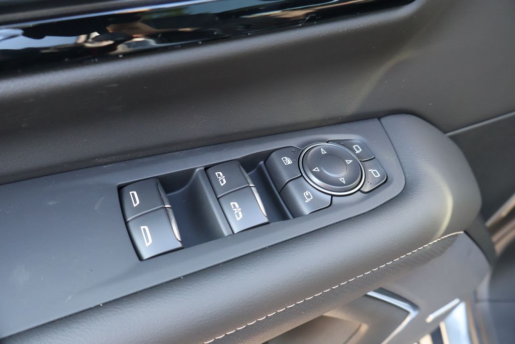 Thumbnail: 2025 Chevrolet Suburban - 18