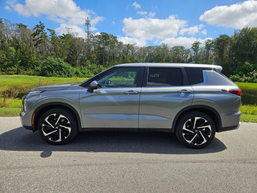 Thumbnail: 2023 Mitsubishi Outlander - 2