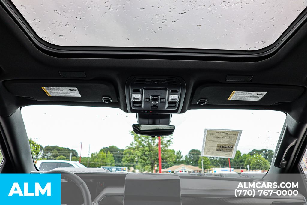 Used 2025 White GMC AT4 image 57
