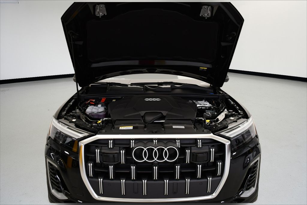 Thumbnail: 2025 Audi Q7 - 12