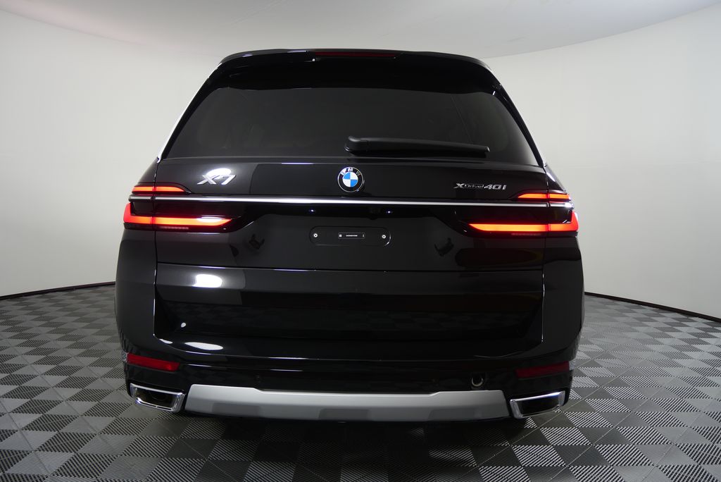 Thumbnail: 2026 BMW X7 - 4