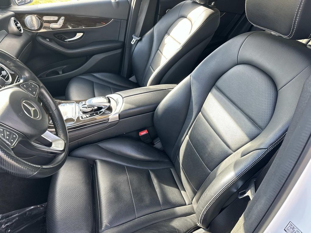 Thumbnail: 2016 Mercedes-Benz GLC - 28