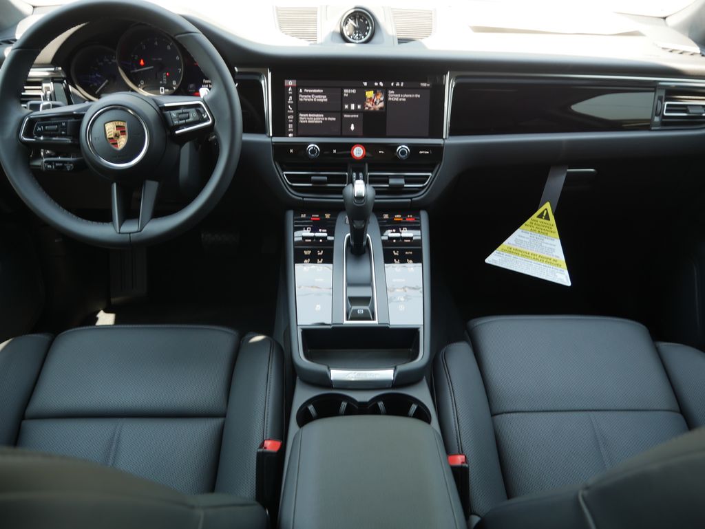 Thumbnail: 2026 Porsche Macan - 23