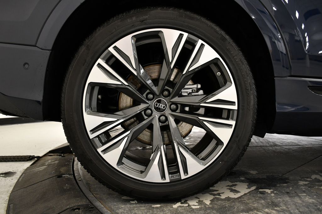 Thumbnail: 2026 Audi Q8 - 16