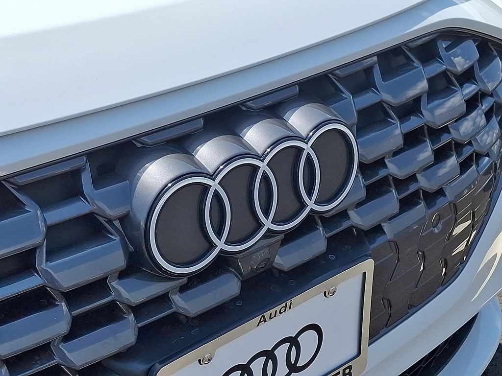 Thumbnail: 2025 Audi Q5 - 4