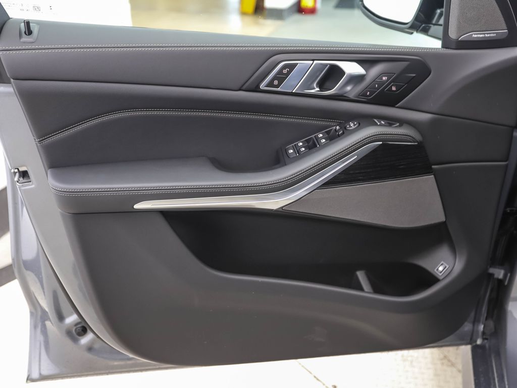 Thumbnail: 2026 BMW X5 - 9