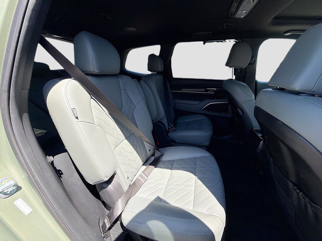 Used 2023 Green Kia EX X-Line image 31