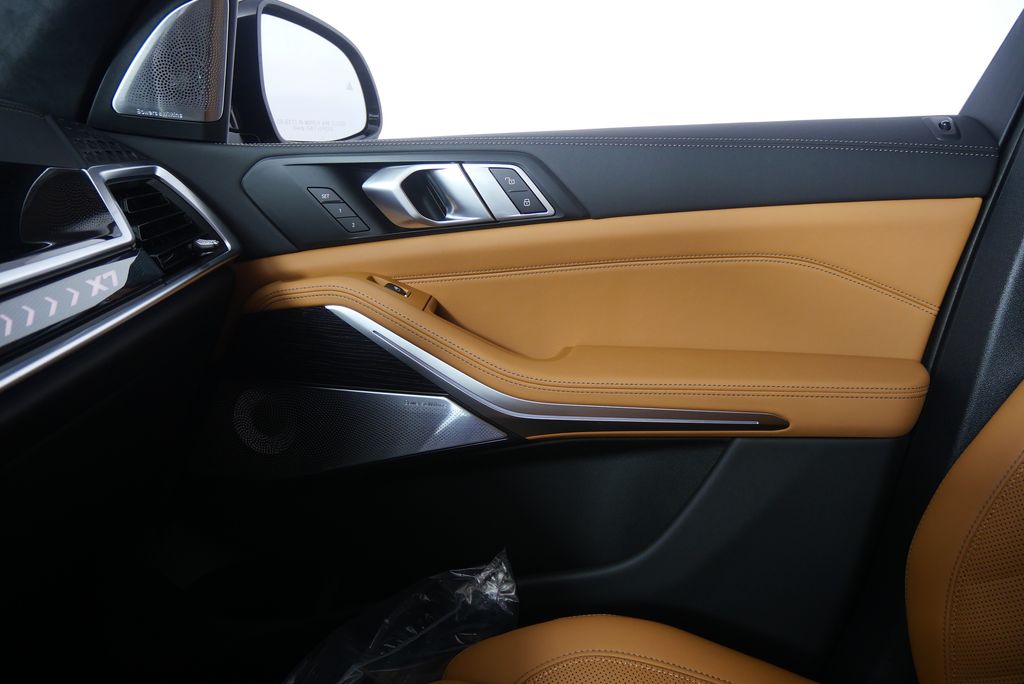 Thumbnail: 2026 BMW X7 - 27