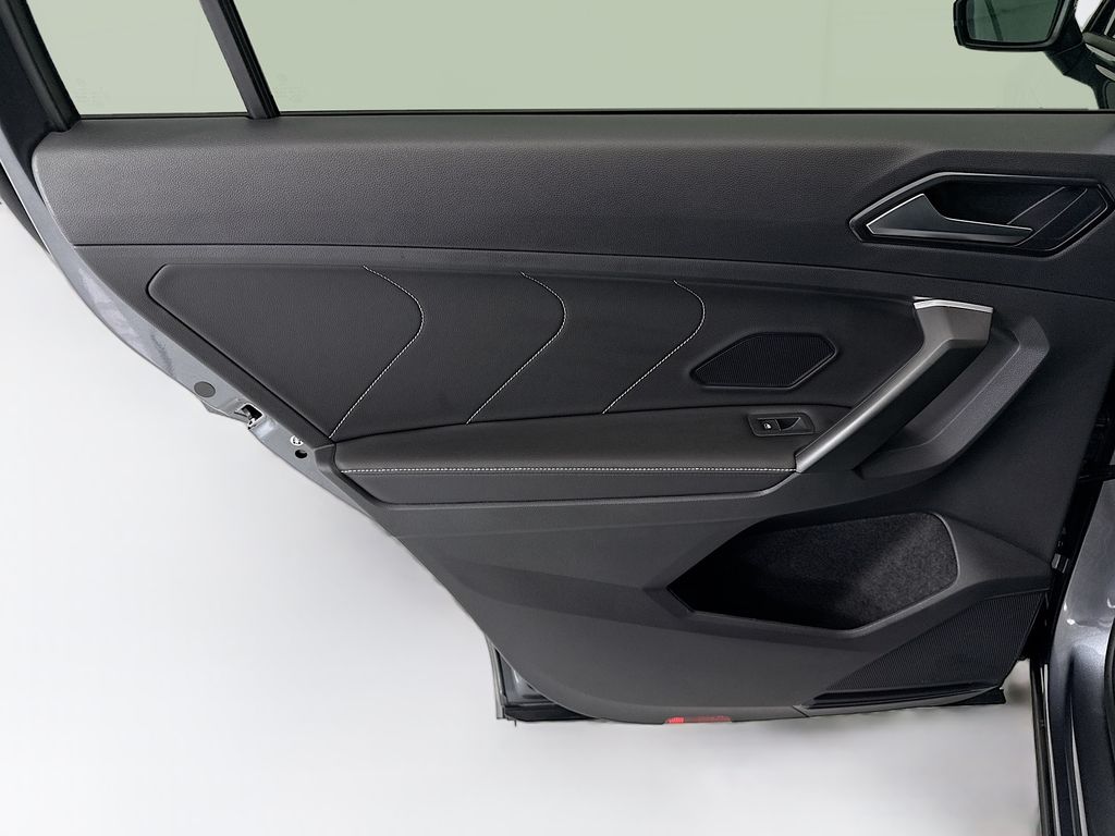 Thumbnail: 2024 Volkswagen Tiguan - 24