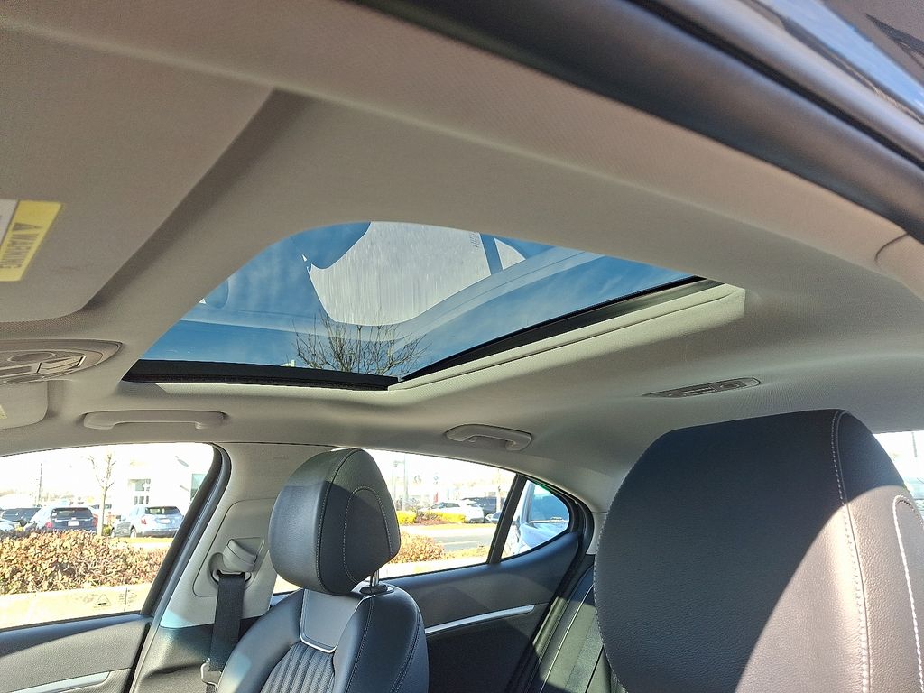 Thumbnail: 2021 Genesis G70 - 15