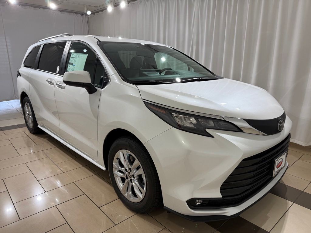 Thumbnail: 2026 Toyota Sienna - 7