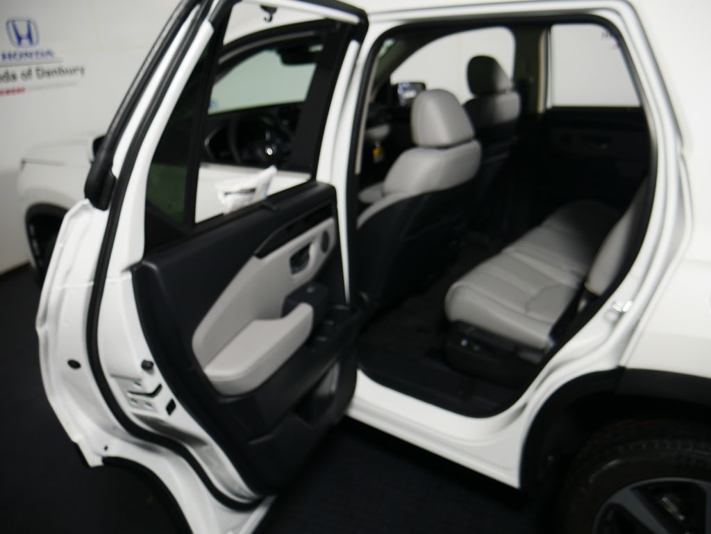 Thumbnail: 2025 Honda Pilot - 9