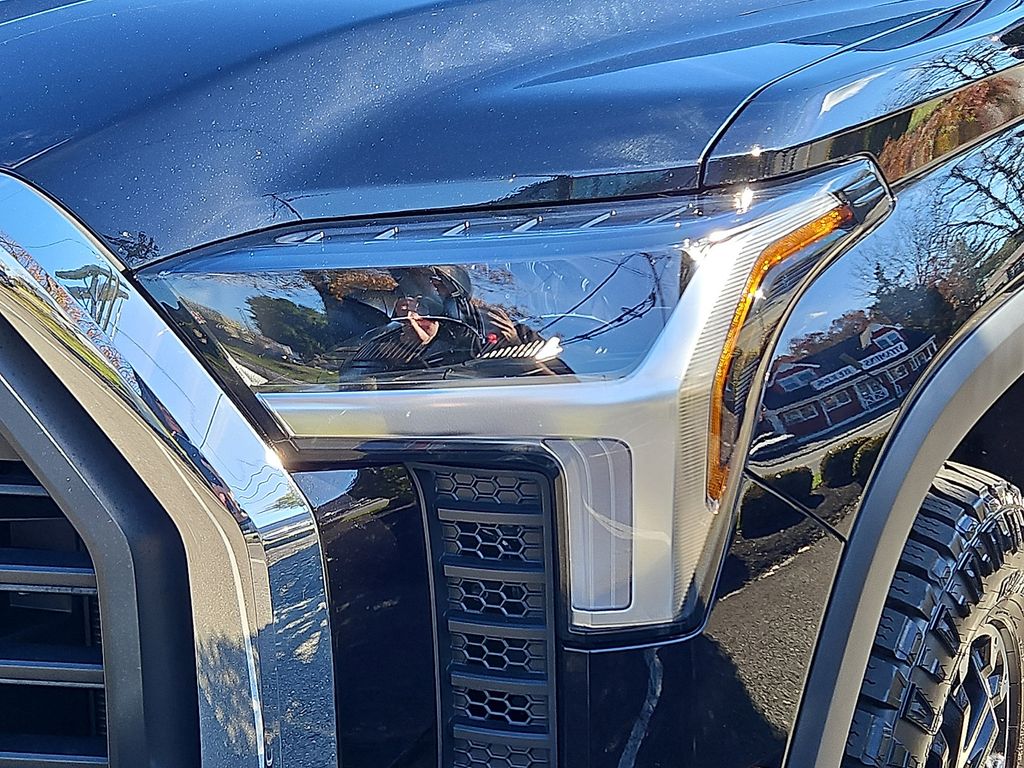 Thumbnail: 2023 Toyota Tundra - 9