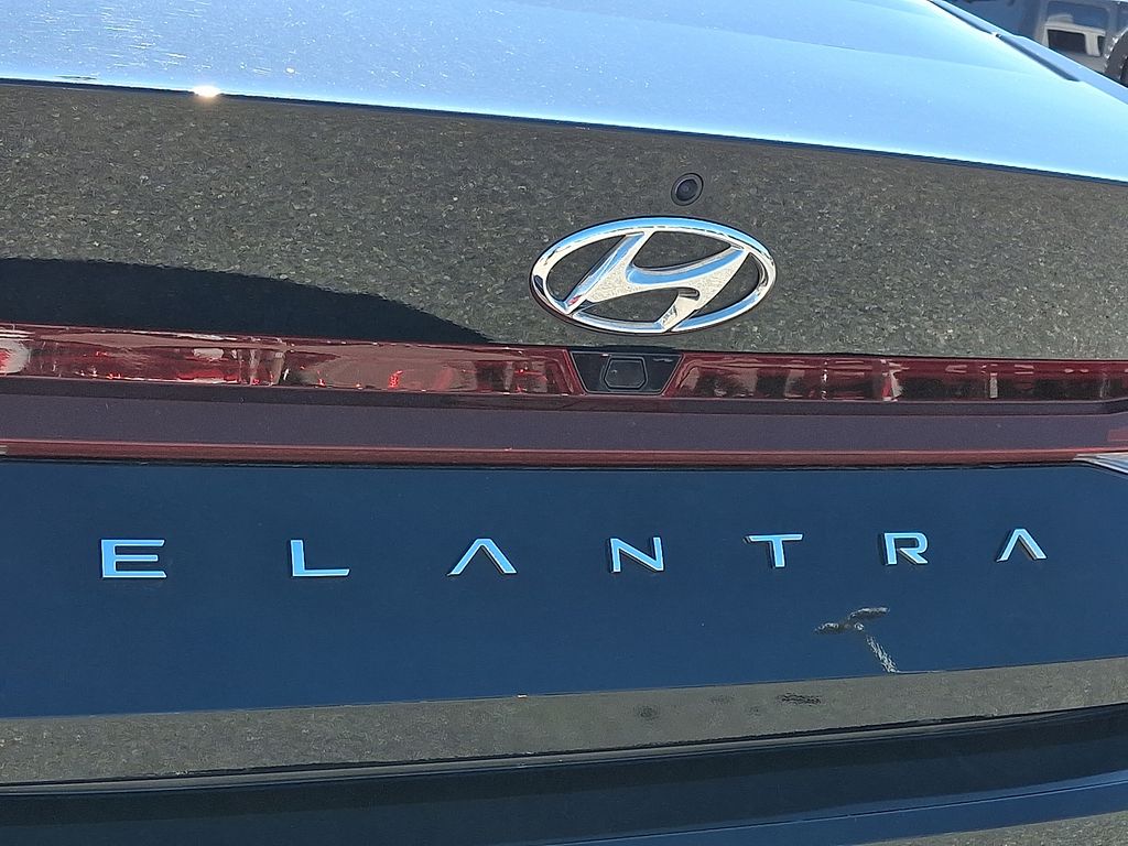 2023 Hyundai Elantra — photo 29