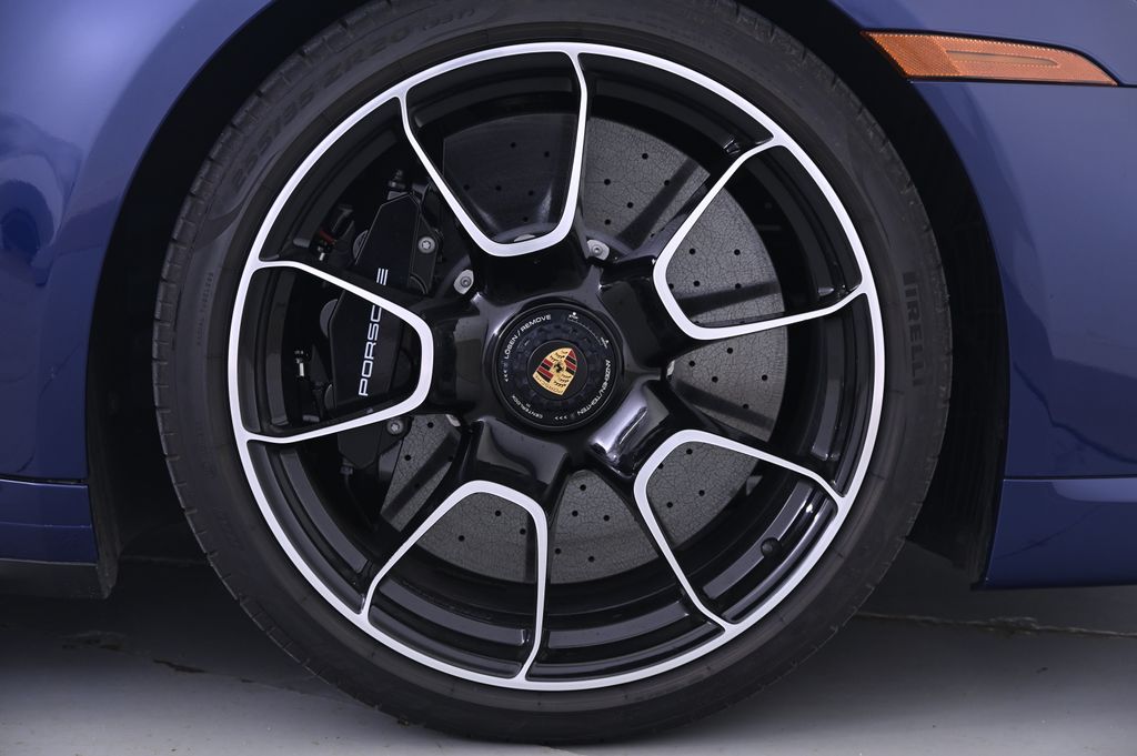 Thumbnail: 2024 Porsche 911 - 14