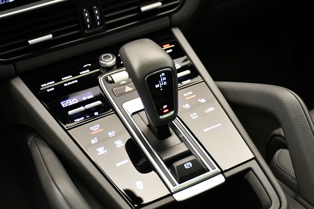 2023 Porsche Cayenne  32