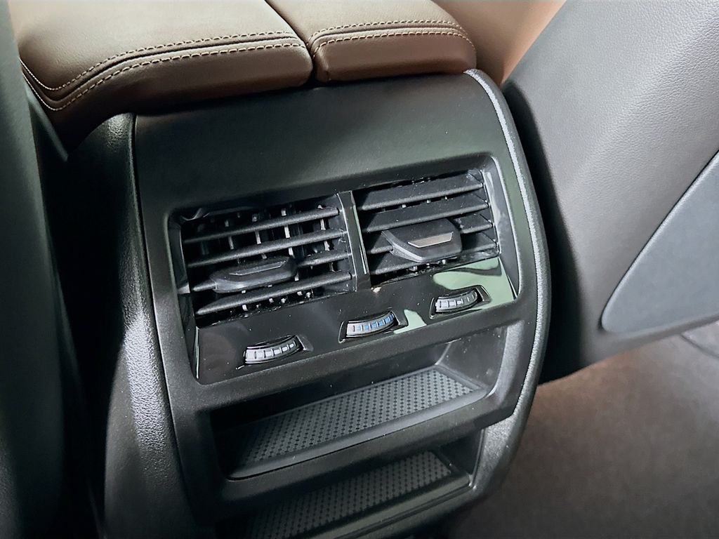 2026 BMW X5 M60i 18