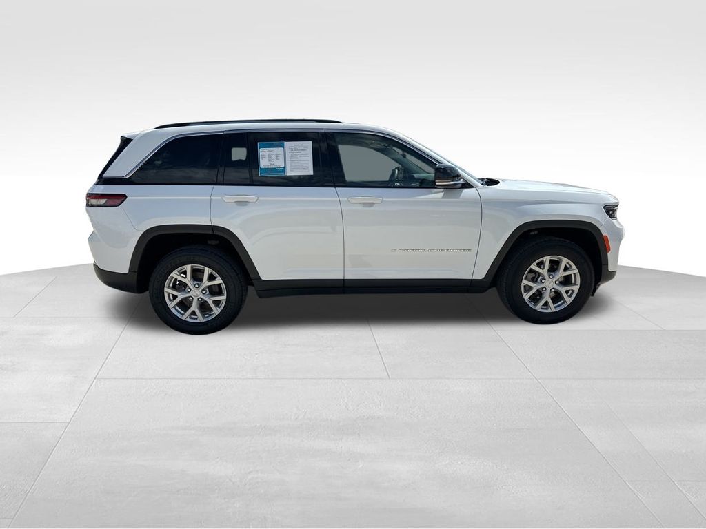2023 Bright White Clearcoat Jeep Grand Cherokee Limited 4X4 SUV