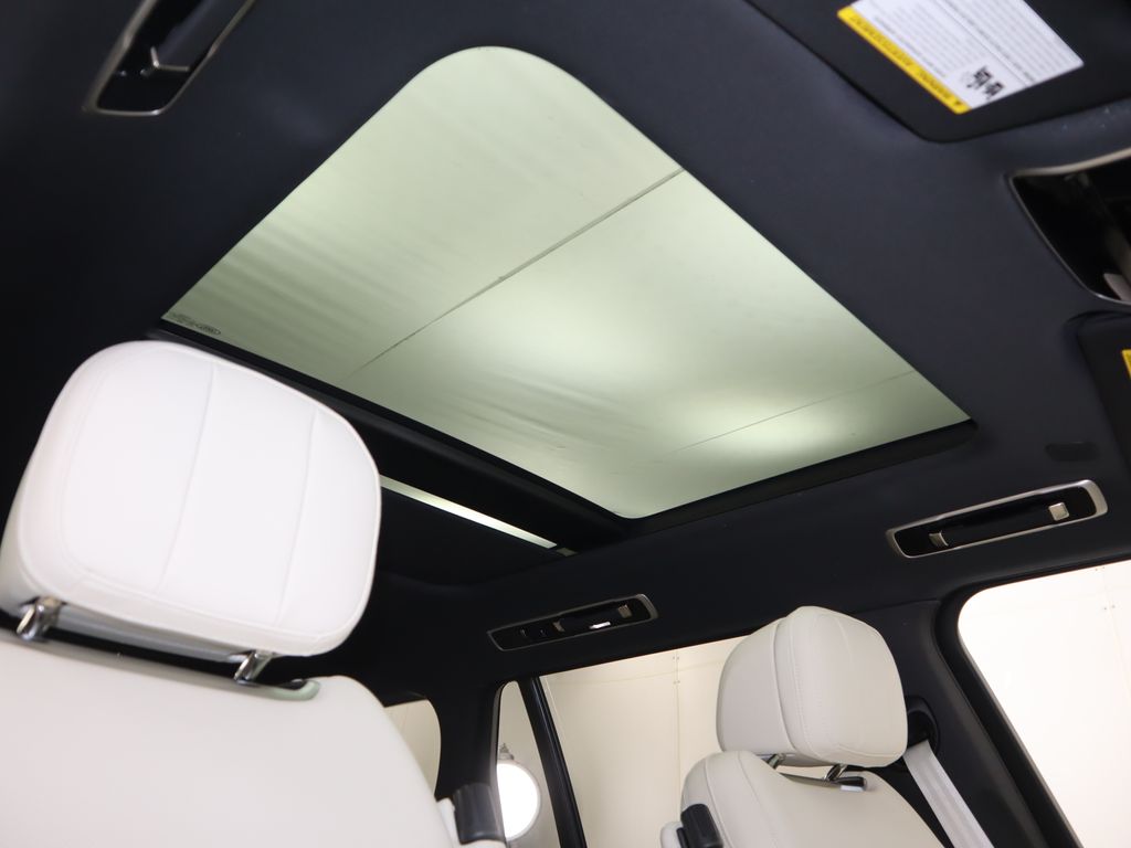 Thumbnail: 2025 Land Rover Range Rover - 19