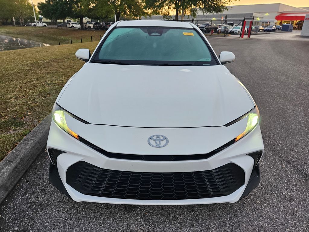 2025 Toyota Camry SE 8