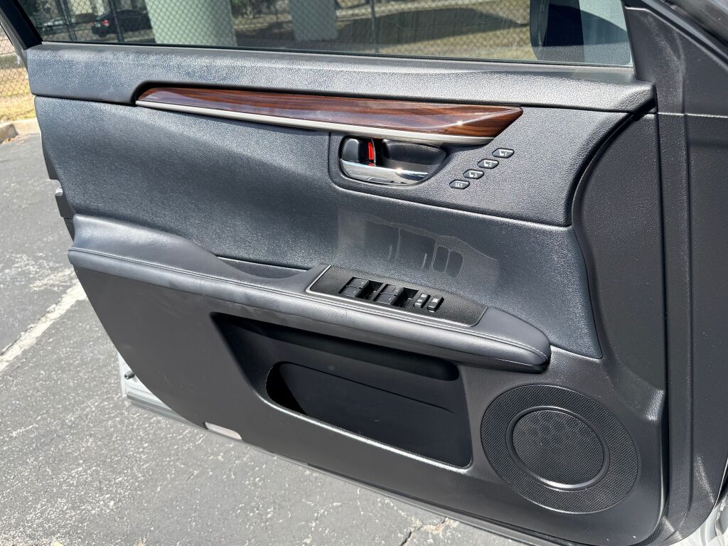 Thumbnail: 2018 Lexus ES - 21