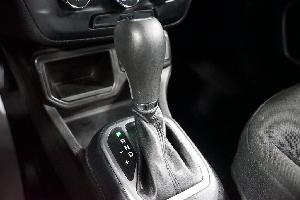 Thumbnail: 2020 Jeep Renegade - 21