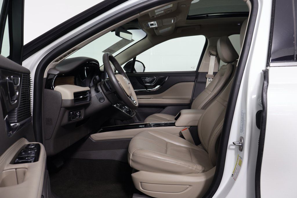 Thumbnail: 2022 Lincoln Corsair - 10