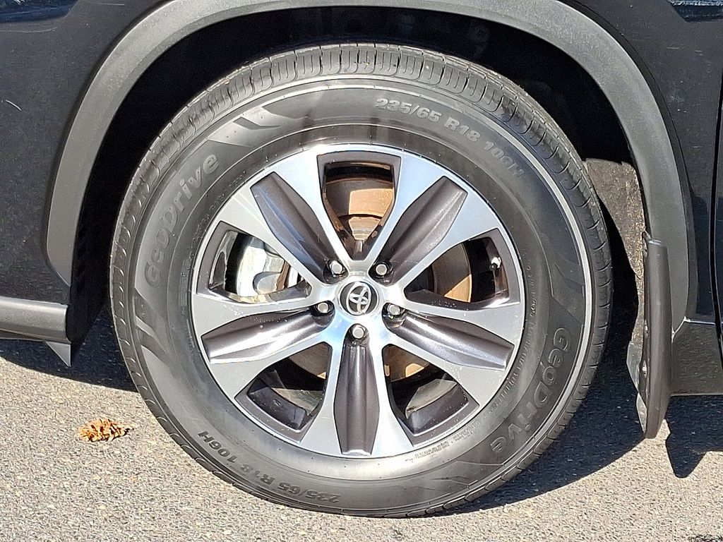 Thumbnail: 2021 Toyota Highlander - 8