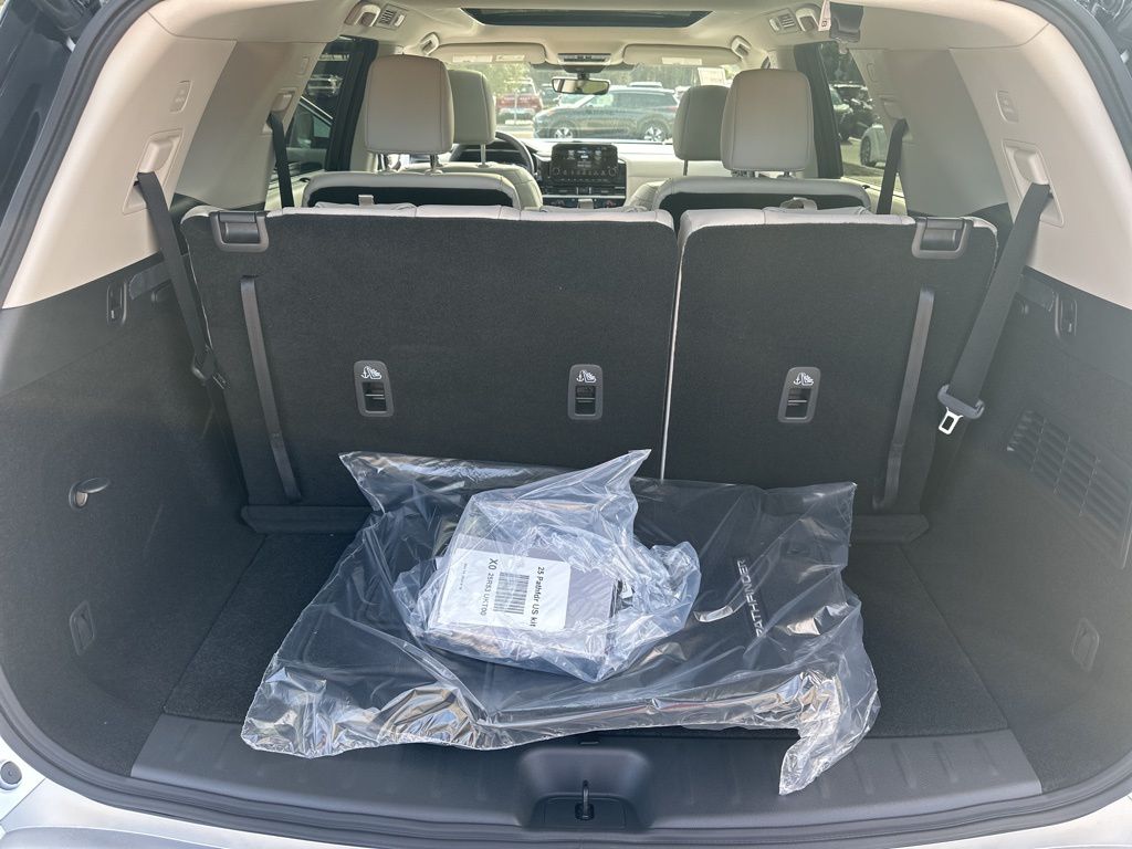 2025 Everest White Pearl Tricoat Nissan Pathfinder SL FWD SUV