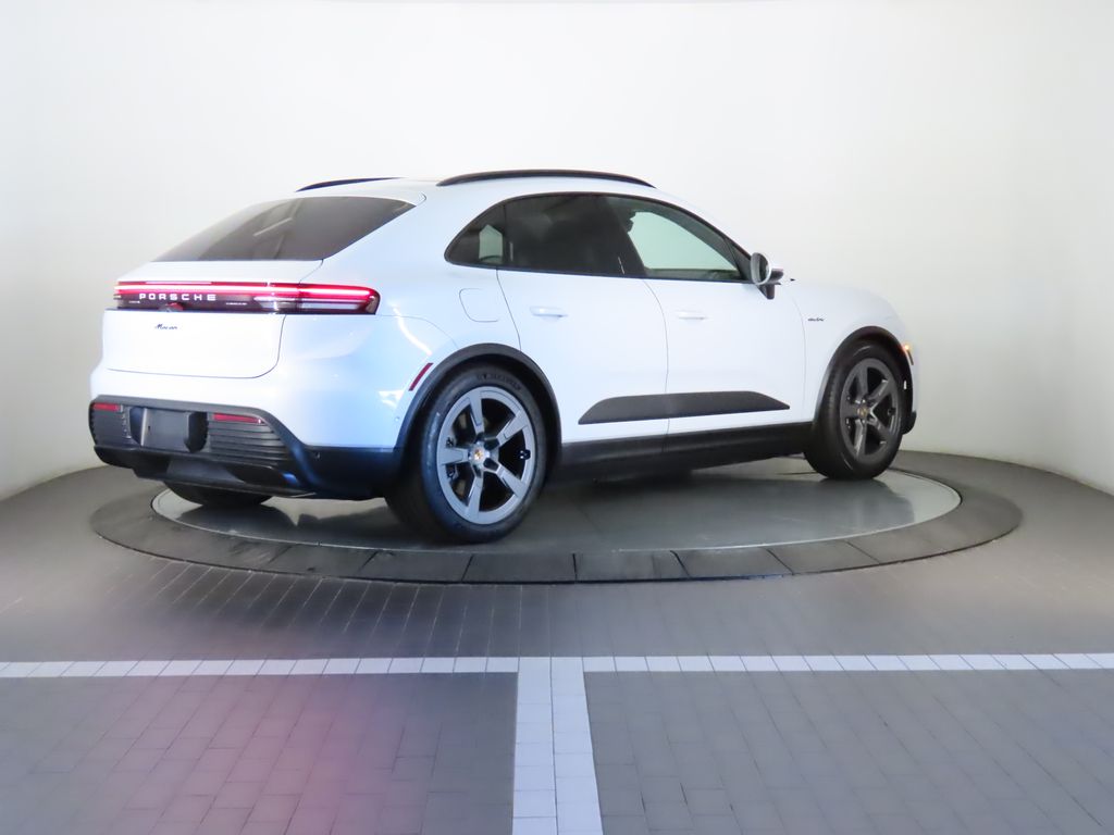 Thumbnail: 2025 Porsche Macan - 7