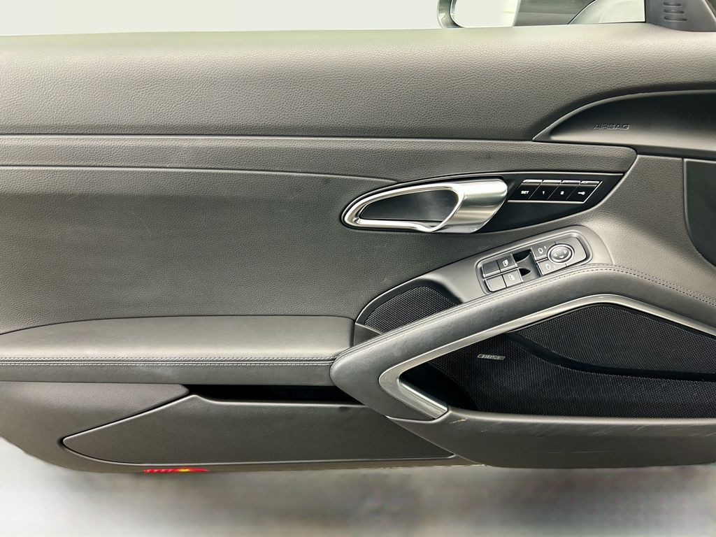 Thumbnail: 2017 Porsche 911 - 25