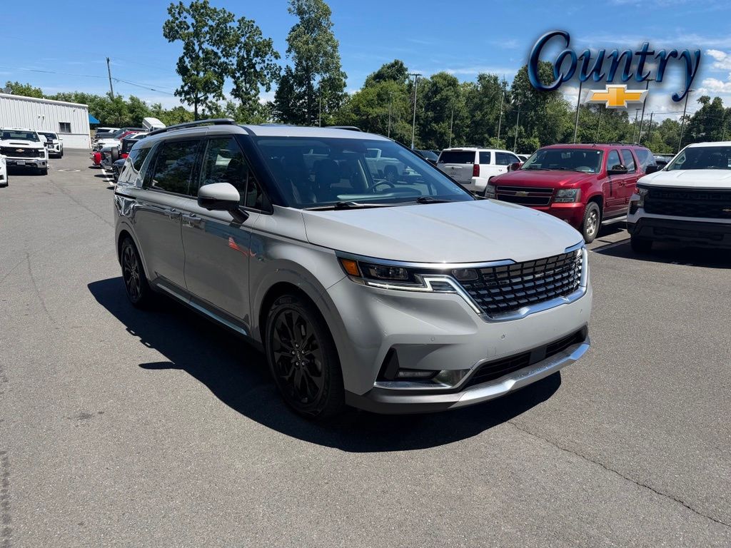 Ceramic White 2022 Kia Carnival Minivan Front-Wheel Drive 8-Speed Automatic