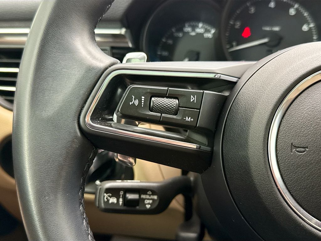 Thumbnail: 2023 Porsche Macan - 14