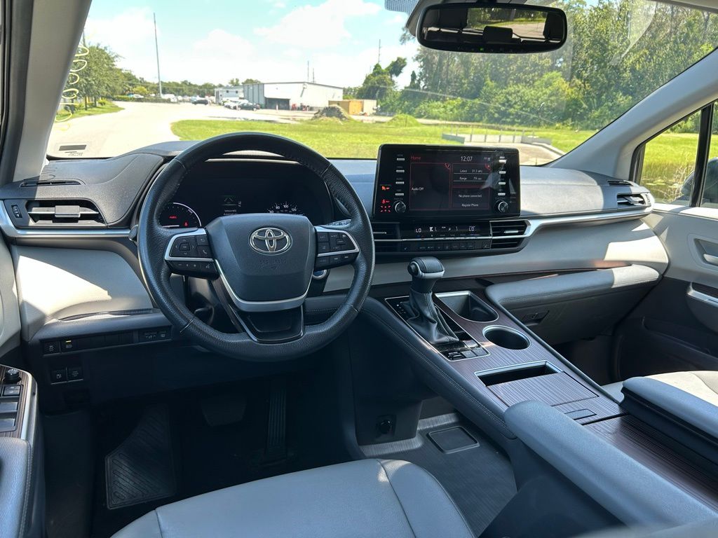 Thumbnail: 2024 Toyota Sienna - 12