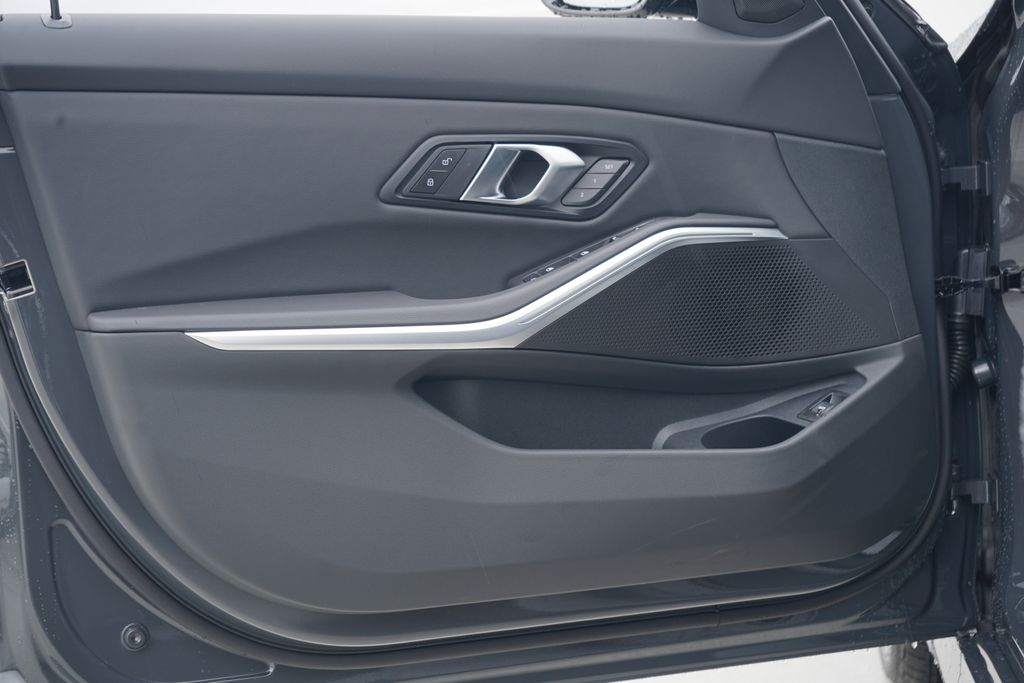 Thumbnail: 2026 BMW 3 Series - 9