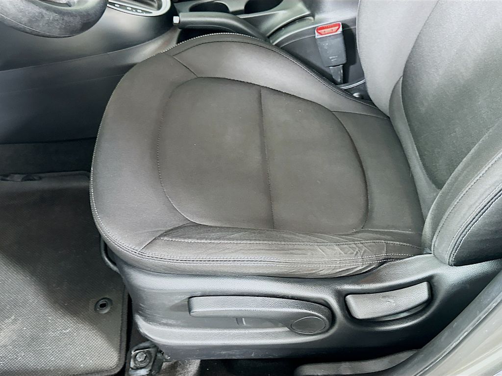 Thumbnail: 2015 Kia Soul - 18