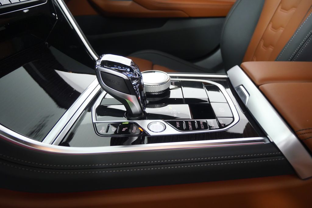 Thumbnail: 2026 BMW 8 Series - 24