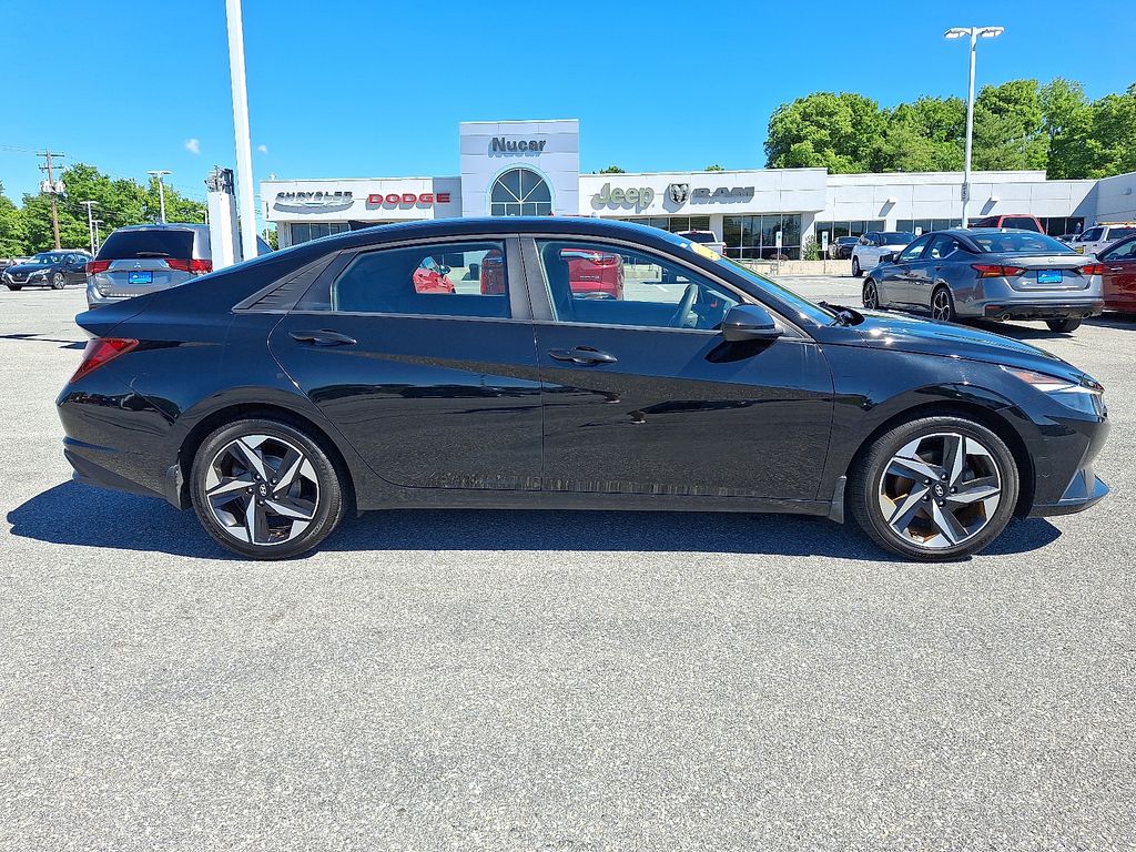 2023 Hyundai Elantra — photo 8