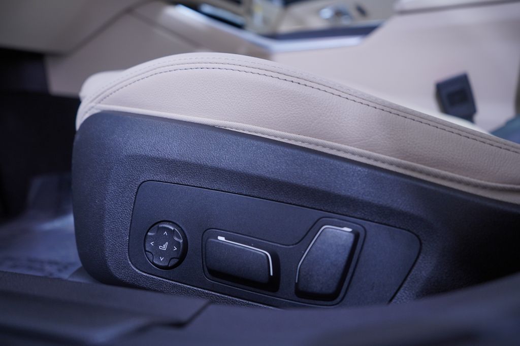 Thumbnail: 2025 BMW 3 Series - 18