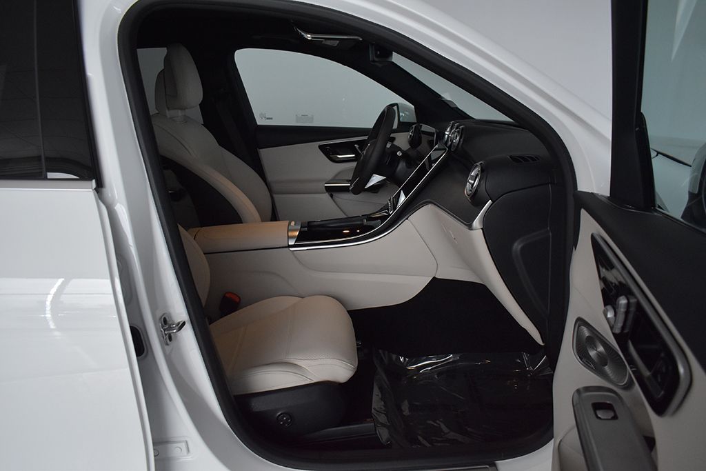 Thumbnail: 2026 Mercedes-Benz GLC - 17