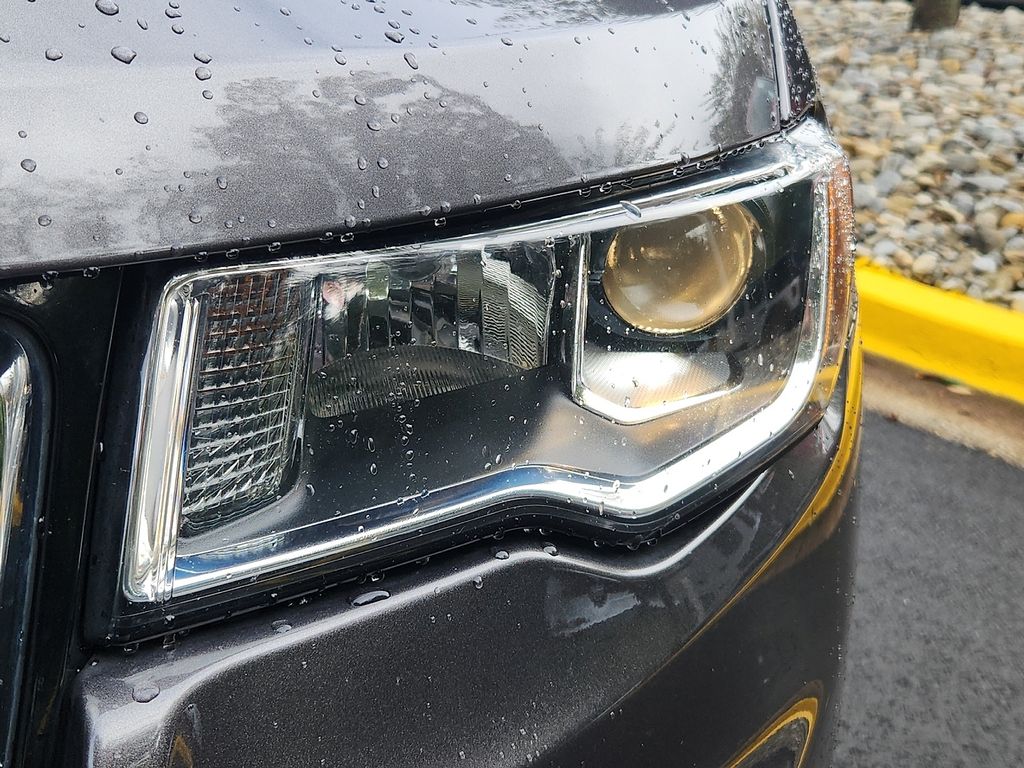 Thumbnail: 2017 Jeep Grand Cherokee - 9