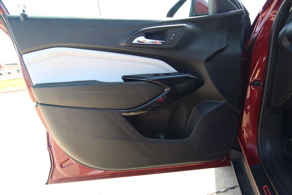 Used 2024 Chevrolet Trax SUV