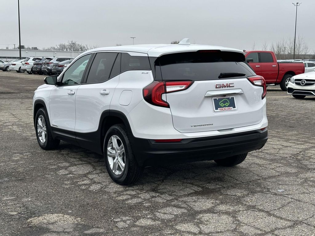 View vehicle photo 3