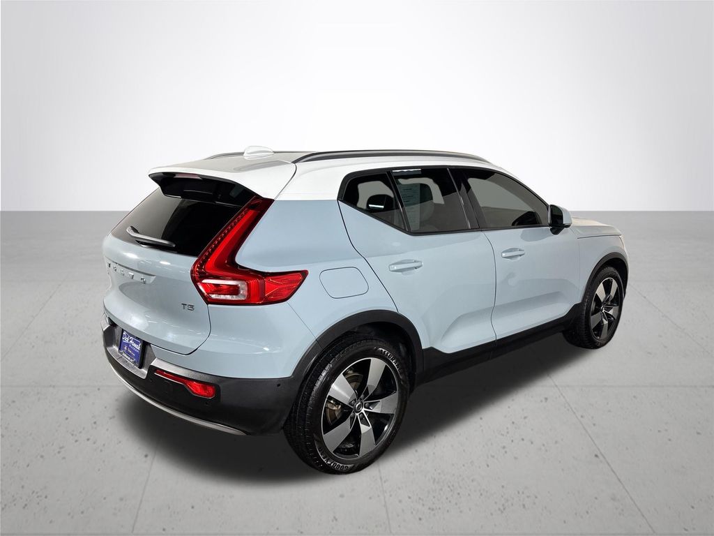 2019 Volvo XC40 Momentum