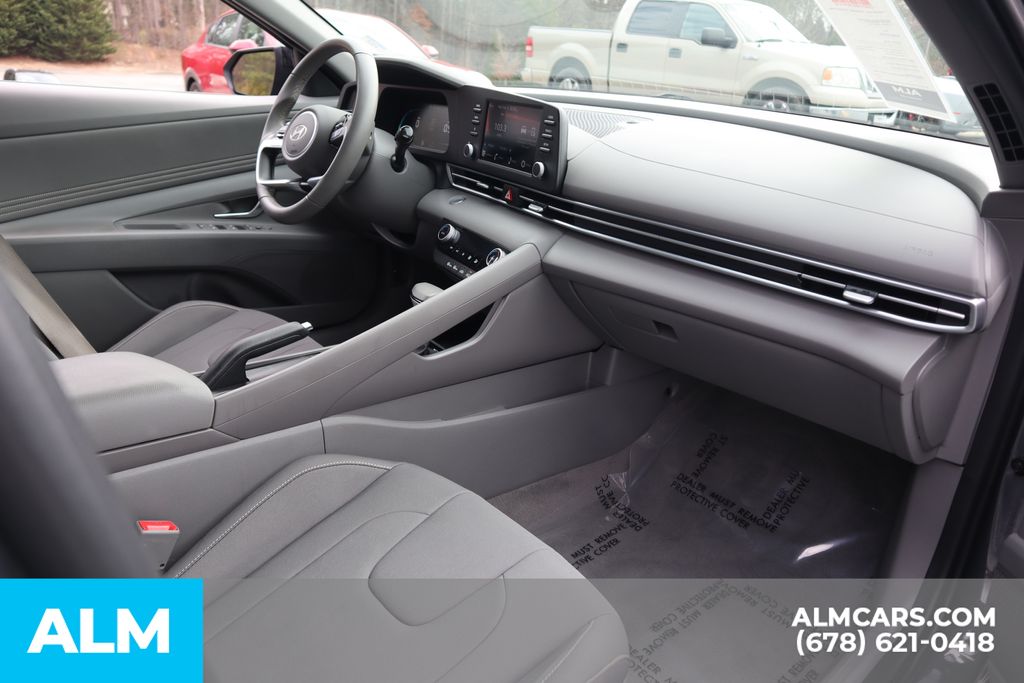 Used 2025 Gray Hyundai SEL Sport image 25