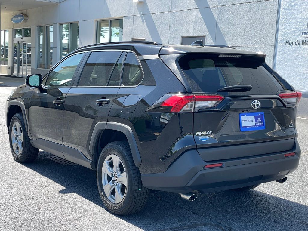 2024 Toyota RAV4 XLE 3