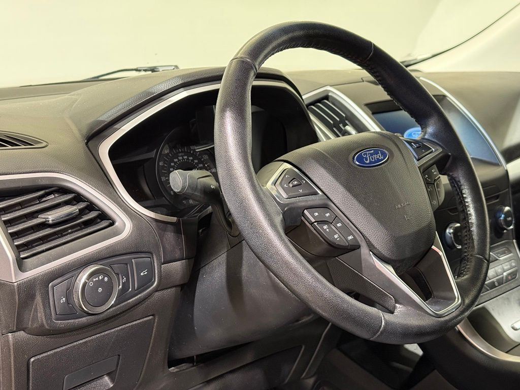 Thumbnail: 2017 Ford Edge - 17